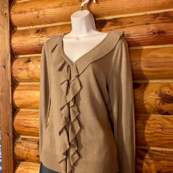 St. John’s Bay Beige Ruffle V-Neck Cardigan Sweater Medium - Picture 5 of 9